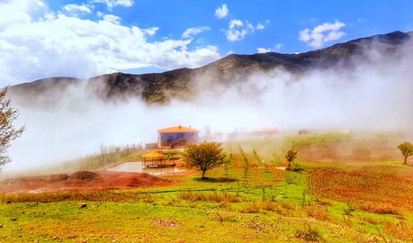 بوم گردی بام رودبار خانه چوبی خرم پشته