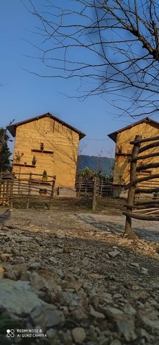 بومگردی سید خنم، کلبه چوبی(2)