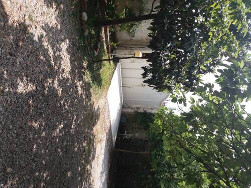 سوییت نوساز دارای حیاط سرسبز و جای پارک ماشین