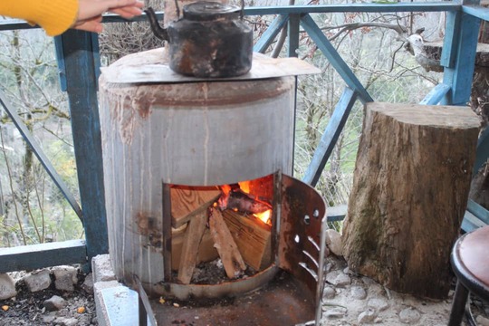 بومگردی کلبه جنگلی باغ سعدی اتاق سه